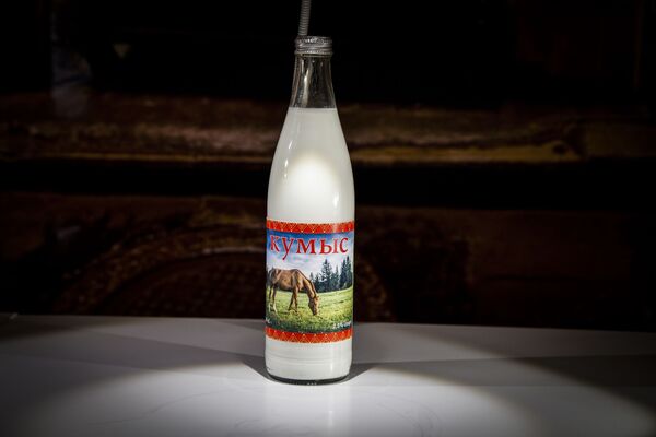 Thức uống từ sữa ngựa ủ chua koumiss - Sputnik Việt Nam