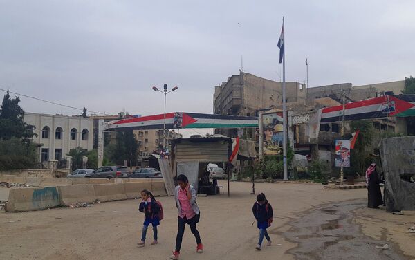 Nhân dân Syria và Palestine cùng nhau khôi phục quận Yarmuk ở Damascus - Sputnik Việt Nam