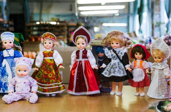 Sản phẩm của nhà máy đồ chơi Thế giới búp bê tại thành phố Ivanovo. - Sputnik Việt Nam