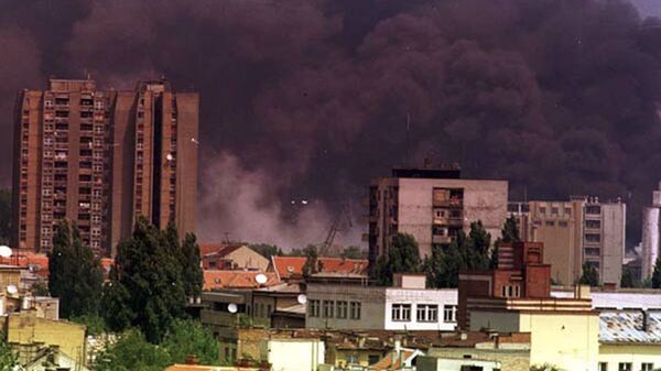 Thành phố Novi Sad của Nam Tư trong trận ném bom của máy bay NATO (Chiến dịch Sức mạnh Đồng minh) - Sputnik Việt Nam