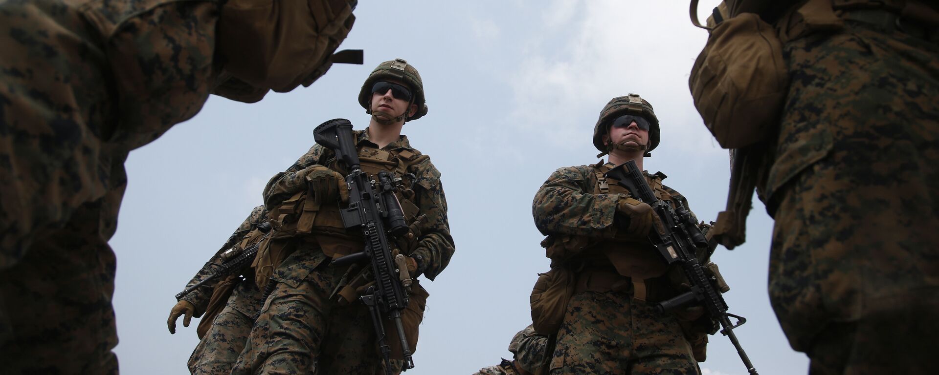 Thủy quân lục chiến Hoa Kỳ tham gia vào một cuộc tập trận liên quân sự Cobra Gold Mỹ-Thái đang diễn ra trên bãi biển Hat Yao ở tỉnh Chonburi, miền đông Thái Lan, Thứ Bảy, ngày 17 tháng 2 năm 2018. - Sputnik Việt Nam, 1920, 15.02.2023