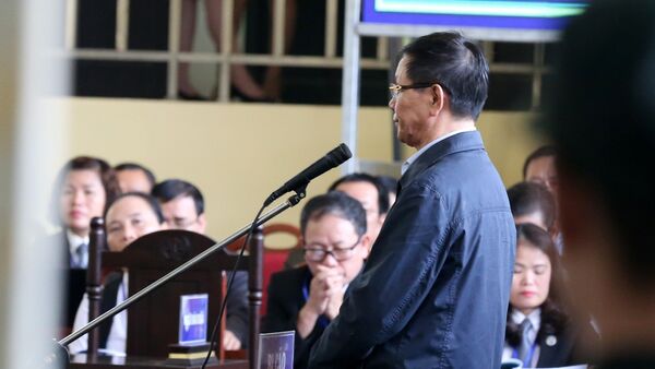 Bị cáo Phan Văn Vĩnh (nguyên Tổng Cục trưởng Tổng cục Cảnh sát) khai báo trước tòa. - Sputnik Việt Nam
