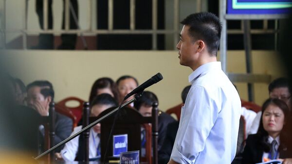Bị cáo Phan Sào Nam (nguyên Chủ tịch Hội đồng quản trị Công ty cổ phần VTC truyền thông trực tuyến - VTC Online) khai báo trước tòa. - Sputnik Việt Nam