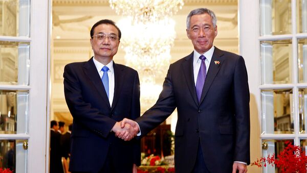 Thủ tướng Quốc vụ viện CHND Trung Hoa Lý Khắc Cường và Thủ tướng Singapore Lý Hiển Long - Sputnik Việt Nam