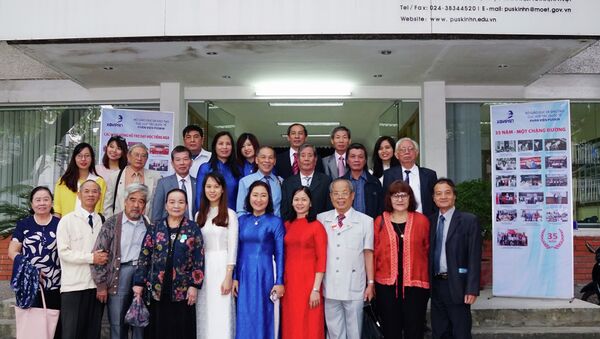 Những nhà Nga ngữ học hàng đầu Việt Nam và cán bộ Phân viện Puskin - Sputnik Việt Nam