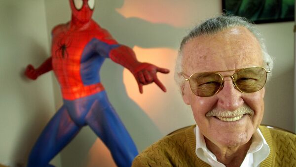 Stan Lee, 79, creator of comic-book franchises such as Spider-Man, The Incredible Hulk and X-Men, smiles during a photo session April 16, 2002, in his office in Santa Monica, Calif. Lee, who has a minor role in the upcoming Sony Pictures film Spider-Man, opening in May, has weathered financial trouble in recent years. - Sputnik Việt Nam