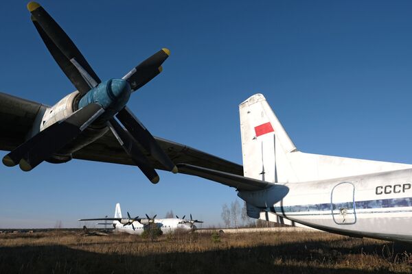 An10A (hậu cảnh) trong Bảo tàng Không quân Nga ở Monino. - Sputnik Việt Nam