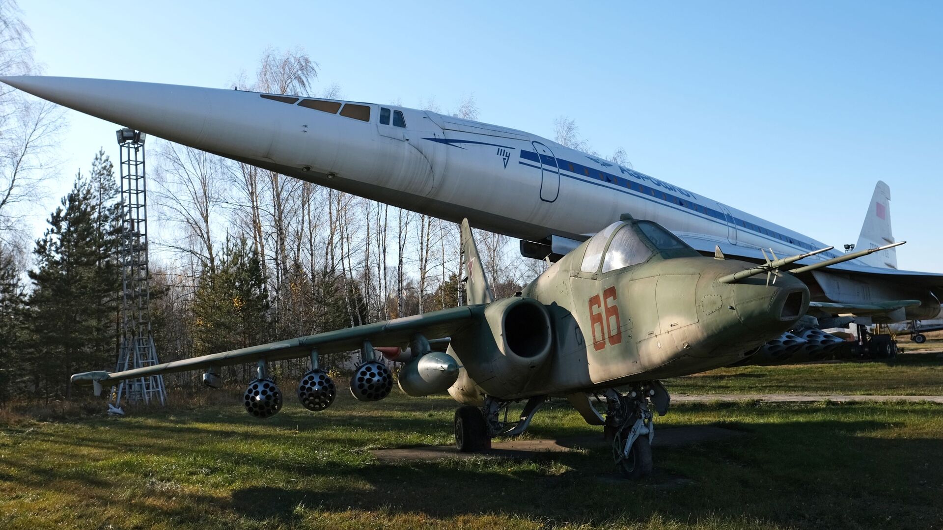Tu-144 và Su-25 trong Bảo tàng Không quân Nga tại Monino - Sputnik Việt Nam, 1920, 18.01.2022