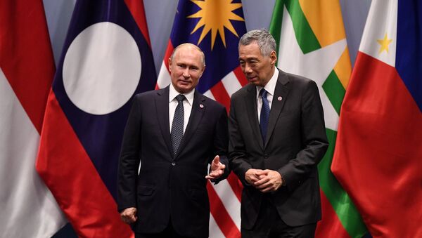 Tổng thống Nga Vladimir Putin tại hội nghị thượng đỉnh Nga-ASEAN tại Singapore - Sputnik Việt Nam