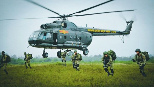 Xem lính Việt Nam diễn tập đổ bộ tấn công - Sputnik Việt Nam