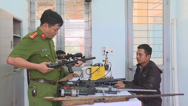 Nhiều khẩu súng tự chế đã được thu giữ - Sputnik Việt Nam
