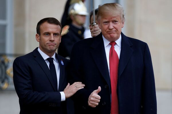 Tổng thống Pháp Emmanuel Macron và Tổng thống Pháp và Hoa Kỳ Donald Trump ở Paris, Pháp - Sputnik Việt Nam