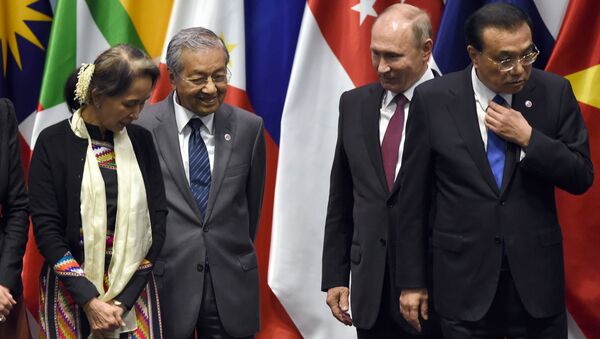 Jacinda Ardern, Aung San Suu Kyi, Mahathir Mohamad, Vladimir Putin và Li Keqiang - Sputnik Việt Nam