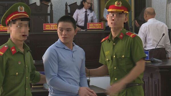Bị cáo Hứa Văn Sơn tại tòa - Sputnik Việt Nam