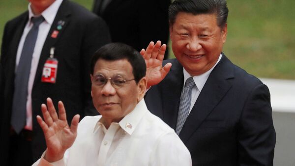 Chủ tịch Trung Quốc Tập Cận Bình và Tổng thống Philippines, Rodrigo Duterte tại Manila - Sputnik Việt Nam