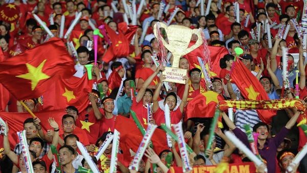 Hơn 2.000 cổ động viên có mặt trên khán đài sân Thuwanna để tiếp lửa cho thầy trò HLV Park Hang-seo. - Sputnik Việt Nam