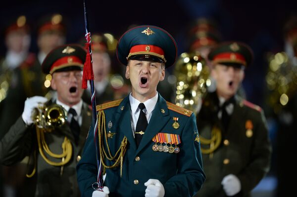 Dàn quân nhạc của Bộ Nội vụ tại lễ khai mạc Festival Quân  nhạc Quốc tế Tháp Spasskaya - Sputnik Việt Nam