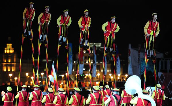 Dàn nhạc Hoàng gia Bỉ tại lễ khai mạc Festival Quân  nhạc Quốc tế Tháp Spasskaya - Sputnik Việt Nam