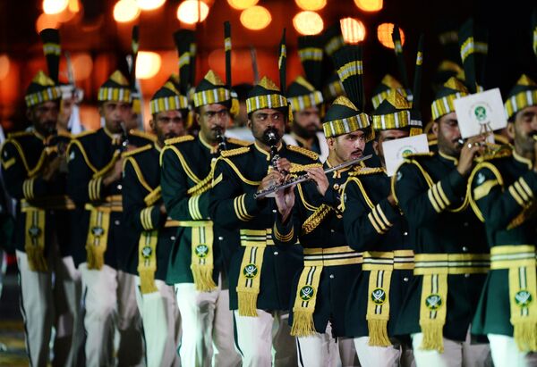 Dàn nhạc Pakistan tại lễ khai mạc Festival Quân  nhạc Quốc tế Tháp Spasskaya - Sputnik Việt Nam