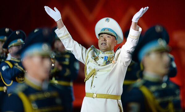Dàn nhạc Tổng thống Kazakhstan tại lễ khai mạc Festival Quân  nhạc Quốc tế Tháp Spasskaya - Sputnik Việt Nam