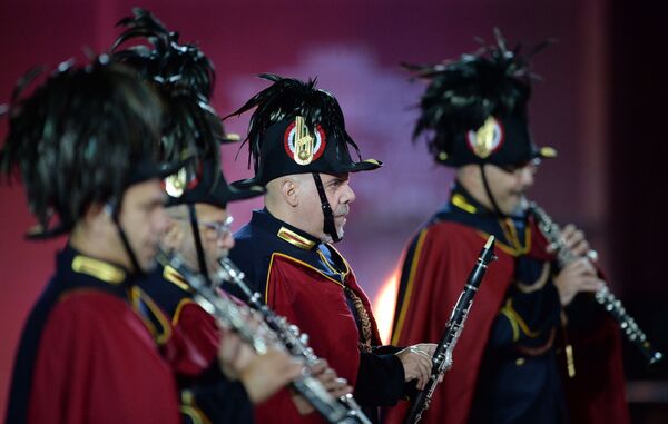 Dàn nhạc cảnh sát thành phố Rome tại lễ khai mạc Festival Quân  nhạc Quốc tế Tháp Spasskaya - Sputnik Việt Nam
