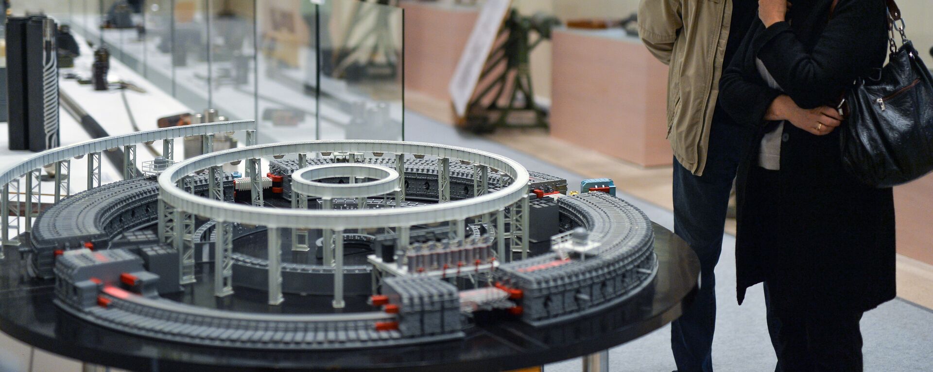 Mô hình máy gia tốc hạt hoạt động (năm 1957) được trưng bày tại triển lãm 70 năm ngành công nghiệp hạt nhân - Sputnik Việt Nam, 1920, 30.01.2022