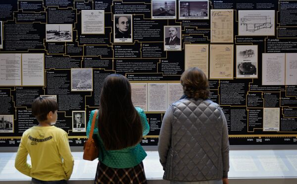 Khách thăm triển lãm 70 năm ngành công nghiệp hạt nhân. Phản ứng dây chuyền của sự thành công tại Moskva - Sputnik Việt Nam