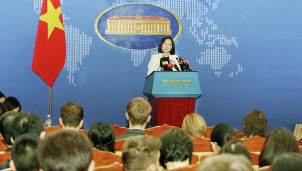 Phó Phát ngôn Bộ Ngoại giao Nguyễn Phương Trà trả lời câu hỏi của các phóng viên. - Sputnik Việt Nam