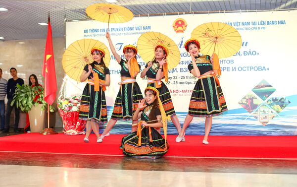 Ngày 22 tháng 11, triển lãm Việt Nam: Đất nước, con người - Nhìn từ biển, đảo đã được khai mạc tại Tổ hợp đa chức năng Hà Nội-Moskva. - Sputnik Việt Nam