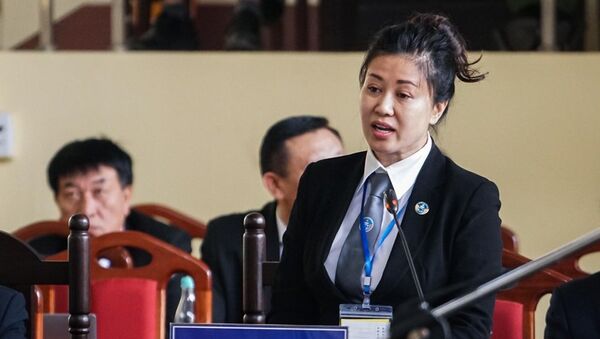 Luật sư Nguyễn Thị Huyền Trang đang bào chữa cho ông Phan Văn Vĩnh - Sputnik Việt Nam