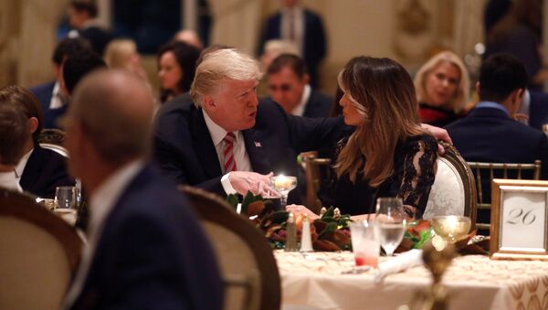 Tổng thống Mỹ Donald Trump đã có buổi ăn tối cùng gia đình nhân Lễ Tạ Ơn tại dinh thự Mar-a-Lago ở Florida. - Sputnik Việt Nam
