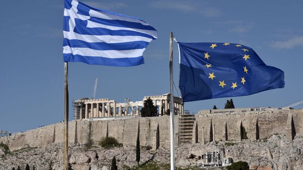 Флаги Греции и ЕС развеваются перед Акрополем в Афинах - Sputnik Việt Nam