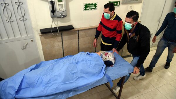 Сư dân thành phố Aleppo của Syria bị thương trong vụ các chiến binh pháo kích vào thành phố - Sputnik Việt Nam