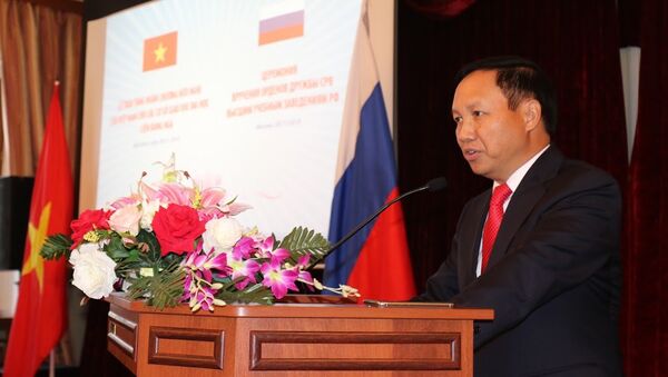 Ông Ngô Đức Mạnh, Đại sứ nước Cộng hòa xã hội chủ nghĩa Việt Nam tại Lễ trao tặng Huân chương Hữu nghị cho ba trường đại học Nga  - Sputnik Việt Nam