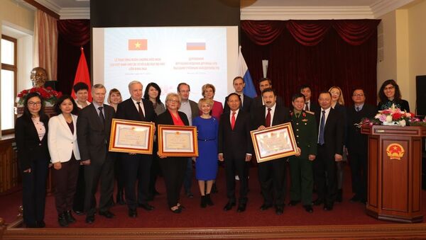 Lễ trao tặng Huân chương Hữu nghị cho ba trường đại học Nga - Sputnik Việt Nam