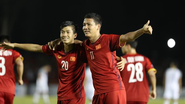 Phan Văn Đức nâng tỉ số cho Đội tuyển Việt Nam lên 2-1 vào đầu hiệp 2. - Sputnik Việt Nam