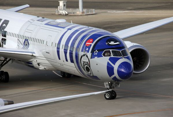 Máy bay của All Nippon Airways trong màu sắc nhân vật phim Star Wars R2-D2 - Sputnik Việt Nam