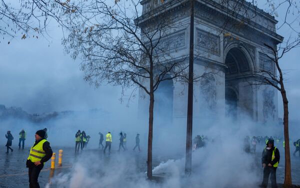 Cuộc biểu tình áo gile vàng ở Paris - Sputnik Việt Nam