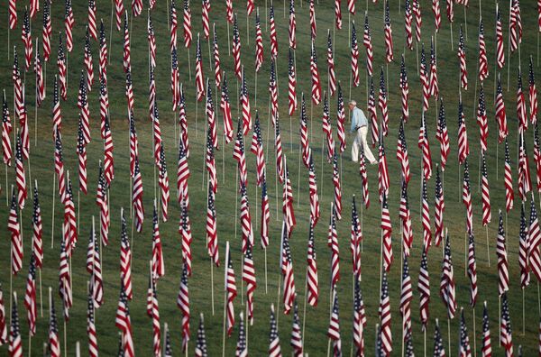 Hàng nghìn lá cờ Mỹ trong lễ tưởng niệm các nạn nhân của những cuộc tấn công ngày 11 tháng Chín - Sputnik Việt Nam