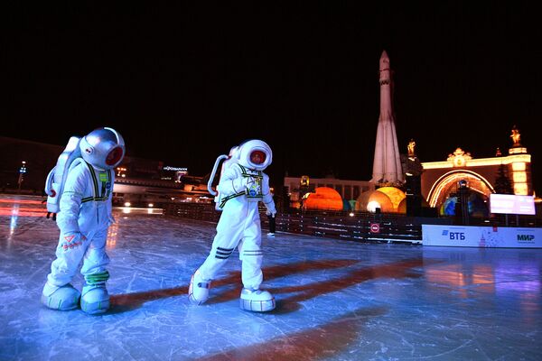 Nghệ sĩ tại lễ khai mạc Thành phố mùa đông trên khu Triển lãm thành tựu kinh tế VDNKh ở Moskva - Sputnik Việt Nam