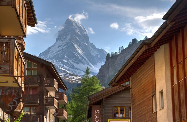 Quang cảnh núi Matterhorn trên dãy Alps ở biên giới Thụy Sĩ và Ý - Sputnik Việt Nam
