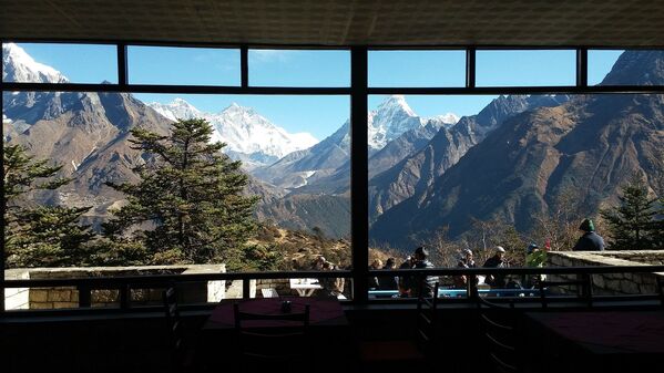 Quang cảnh đỉnh Everest từ một khách sạn ở Nepal - Sputnik Việt Nam