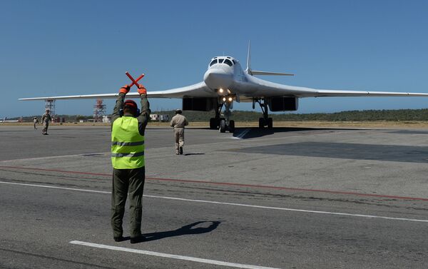 Máy bay ném bom chiến lược Tu-160 - Sputnik Việt Nam