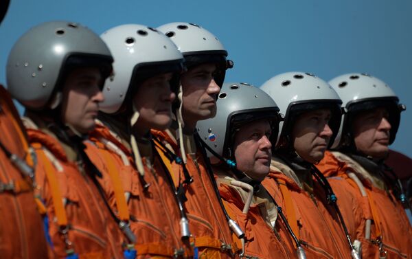 Các phi công Nga tại sân bay quốc tế Maiquetia - Sputnik Việt Nam