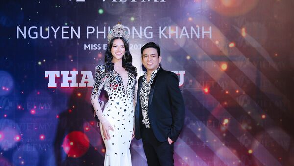 Bác sĩ Chiêm Quốc Thái - người có mặt trong đêm chung kết Hoa hậu Trái đất 2018 cùng Phương Khánh - Sputnik Việt Nam