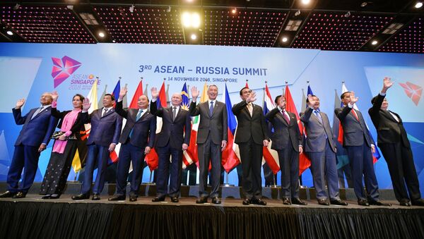 Chụp hình tập thể những người đứng đầu các phái đoàn của hội nghị thượng đỉnh Nga-ASEAN tại Singapore - Sputnik Việt Nam