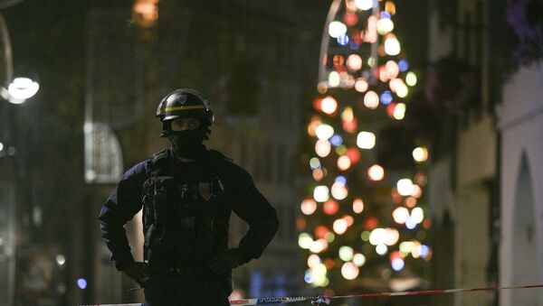 A policeman patrols in the rue des Grandes Arcades in Strasbourg, eastern France, after a shooting breakout, on December 11, 2018. - Sputnik Việt Nam