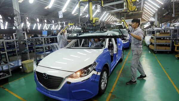 Dây chuyền lắp ráp xe Mazda của Công ty cổ phần ô tô Trường Hải, Khu kinh tế Chu Lai (Quảng Nam). Đây là biểu tượng thành công về hợp tác sản xuất trong lĩnh vực sản xuất và lắp ráp ô tô giữa Việt Nam và Nhật Bản. - Sputnik Việt Nam