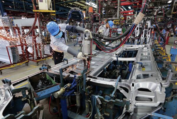 Xưởng hàn khung xe ô tô tại Công ty TNHH Ford Việt Nam, tỉnh Hải Dương. Xưởng hàn khung xe ô tô tại Công ty TNHH Ford Việt Nam, tỉnh Hải Dương. - Sputnik Việt Nam