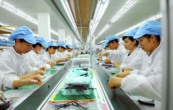 Dây chuyền sản xuất thiết bị điện tử tại Công ty TNHH Bluecom Vina, 100% vốn đầu tư của Hàn Quốc, tại khu công nghiệp Tràng Duệ (Hải Phòng). Dây chuyền sản xuất thiết bị điện tử tại Công ty TNHH Bluecom Vina, 100% vốn đầu tư của Hàn Quốc, tại khu công nghiệp Tràng Duệ (Hải Phòng). - Sputnik Việt Nam